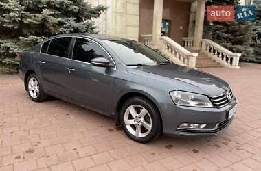 Седан Volkswagen Passat 2012 в Харкові