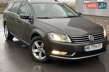 Універсал Volkswagen Passat 2012 в Дніпрі