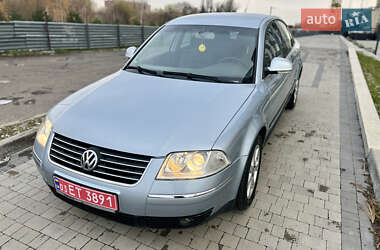 Седан Volkswagen Passat 2004 в Луцке