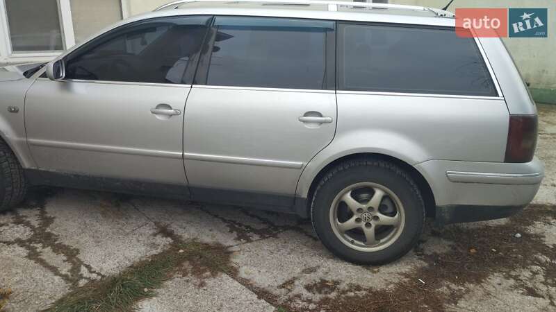 Універсал Volkswagen Passat 2001 в Гостомелі