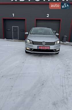 Універсал Volkswagen Passat 2013 в Чернівцях