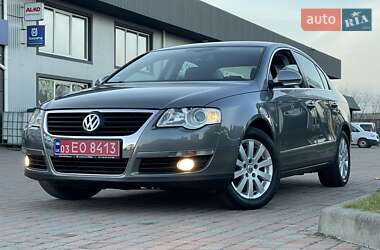 Седан Volkswagen Passat 2006 в Сарнах