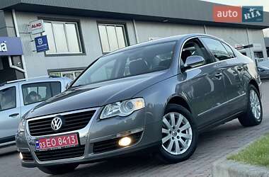 Седан Volkswagen Passat 2006 в Сарнах