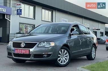 Седан Volkswagen Passat 2006 в Сарнах