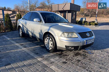 Седан Volkswagen Passat 2004 в Новоукраинке