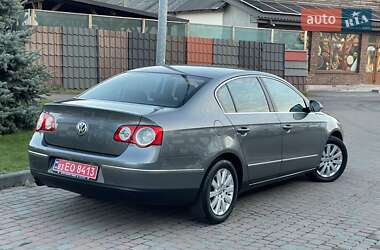 Седан Volkswagen Passat 2006 в Сарнах