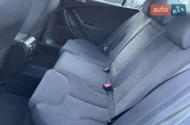 Седан Volkswagen Passat 2006 в Сарнах