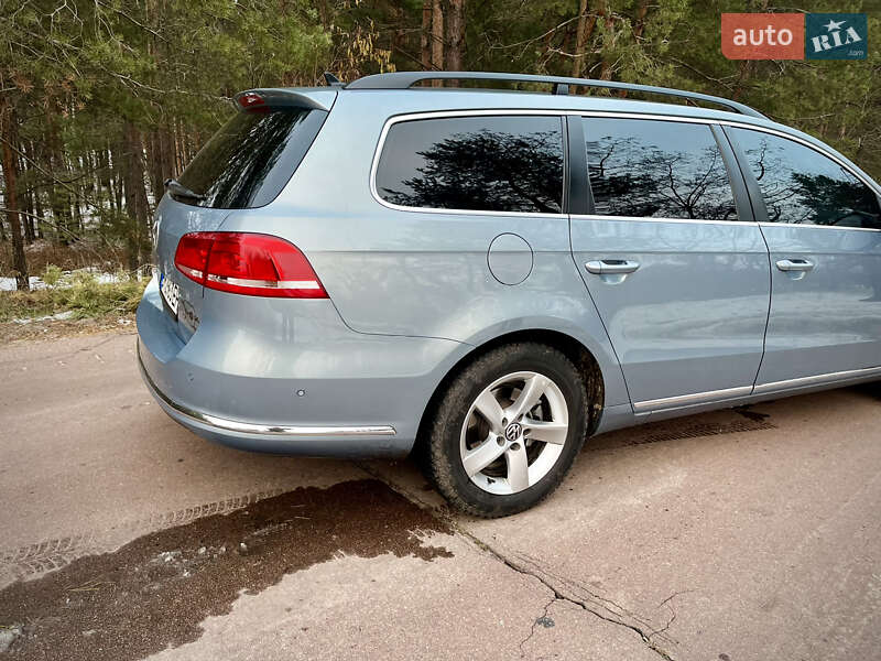 Універсал Volkswagen Passat 2011 в Конотопі