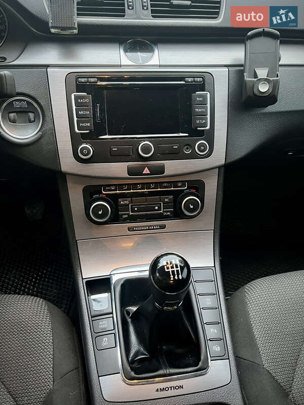 Універсал Volkswagen Passat 2011 в Конотопі