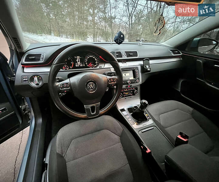 Універсал Volkswagen Passat 2011 в Конотопі