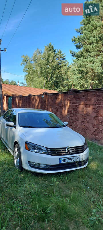 Седан Volkswagen Passat 2012 в Дубно