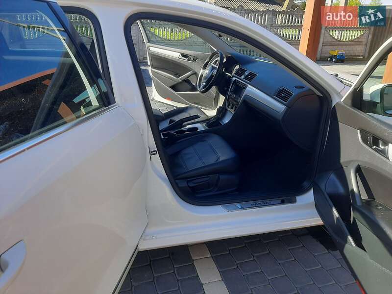 Седан Volkswagen Passat 2012 в Дубно