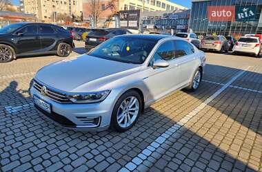 Седан Volkswagen Passat 2016 в Львове