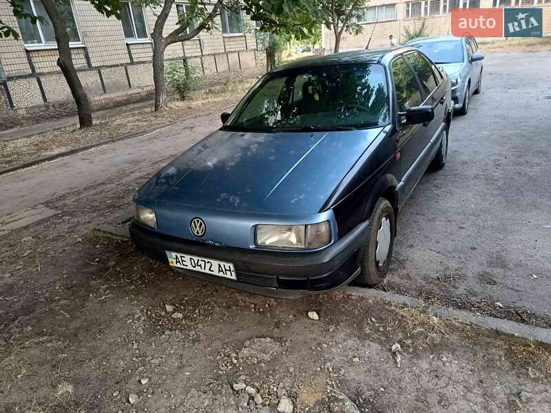 Седан Volkswagen Passat 1992 в Кривом Роге