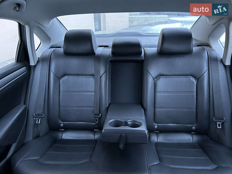 Седан Volkswagen Passat 2015 в Тернополі