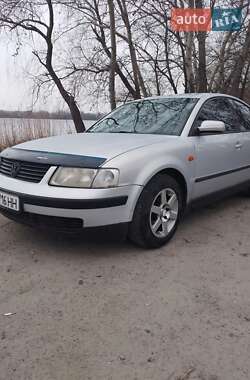 Седан Volkswagen Passat 1998 в Горишних Плавнях