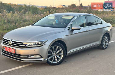 Седан Volkswagen Passat 2015 в Ровно