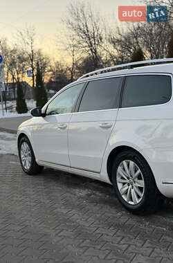 Универсал Volkswagen Passat 2011 в Житомире