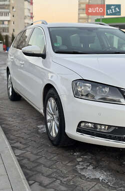 Универсал Volkswagen Passat 2011 в Житомире