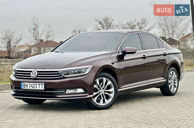 Седан Volkswagen Passat 2016 в Одессе