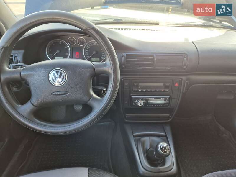 Універсал Volkswagen Passat 2002 в Старокостянтинові