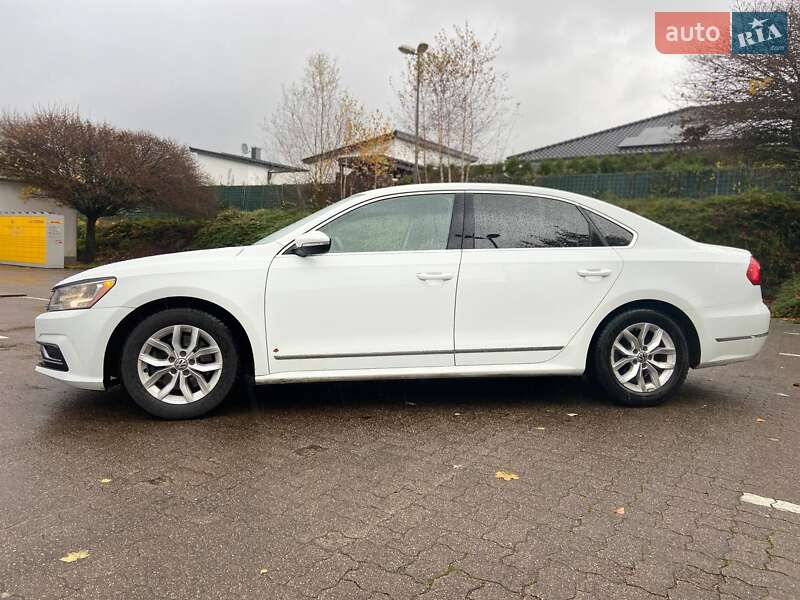 Седан Volkswagen Passat 2016 в Києві