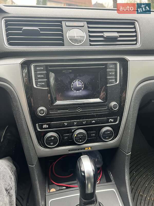 Седан Volkswagen Passat 2016 в Києві