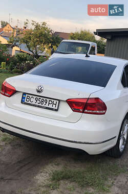 Седан Volkswagen Passat 2012 в Львове