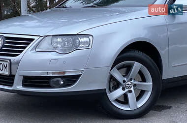 Седан Volkswagen Passat 2010 в Киеве