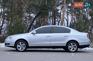 Седан Volkswagen Passat 2010 в Киеве