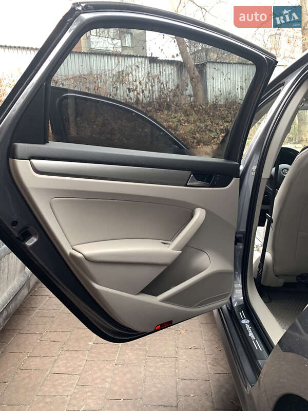 Седан Volkswagen Passat 2014 в Тернополі
