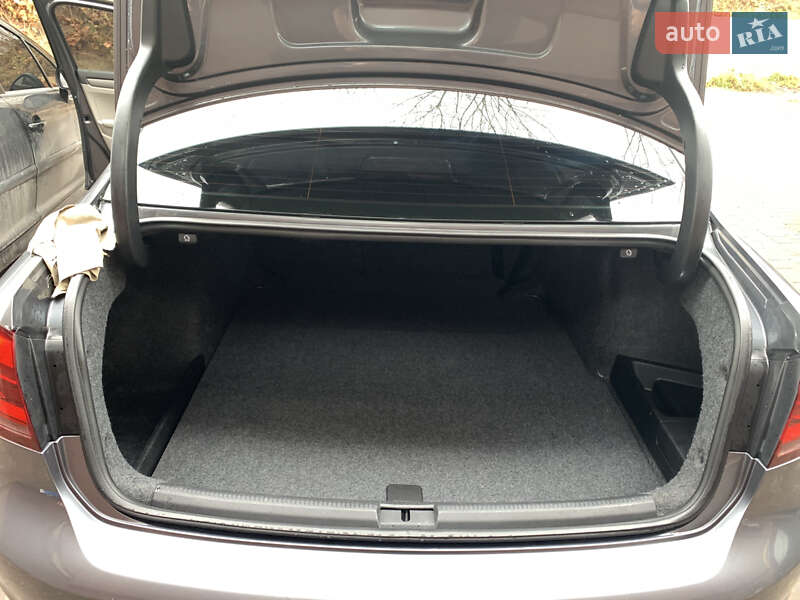 Седан Volkswagen Passat 2014 в Тернополі