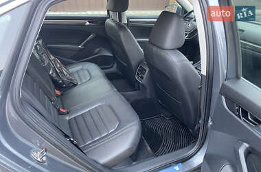 Седан Volkswagen Passat 2017 в 