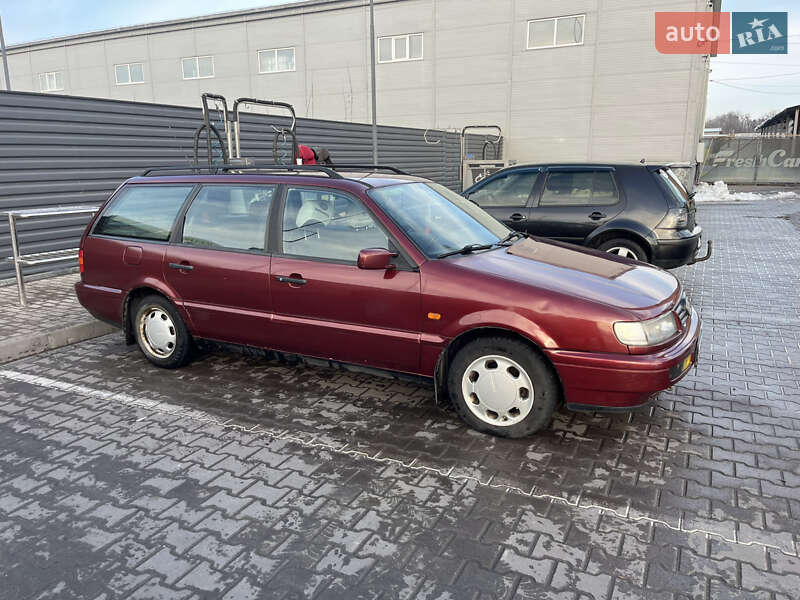Універсал Volkswagen Passat 1994 в Житомирі