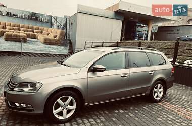 Универсал Volkswagen Passat 2012 в Тернополе