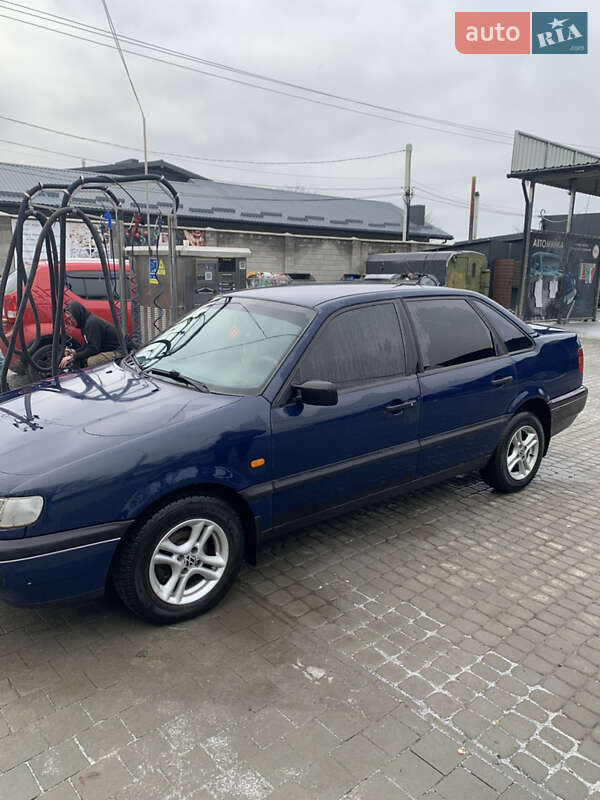 Седан Volkswagen Passat 1996 в Львові