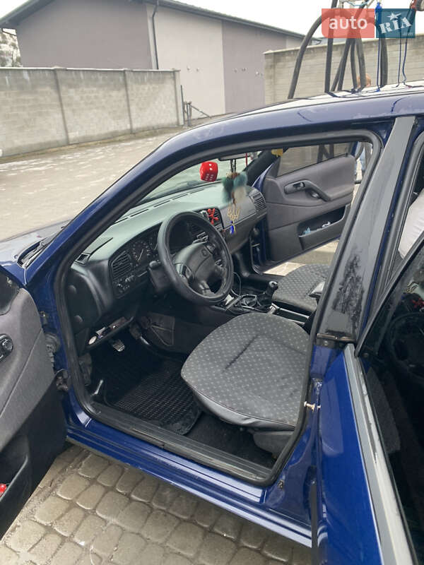 Седан Volkswagen Passat 1996 в Львові