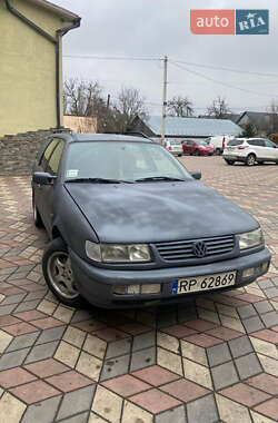 Універсал Volkswagen Passat 1996 в Чернівцях