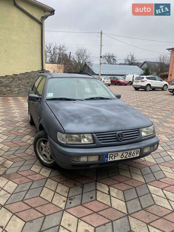 Універсал Volkswagen Passat 1996 в 