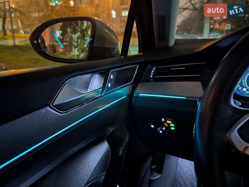 Універсал Volkswagen Passat 2021 в Львові