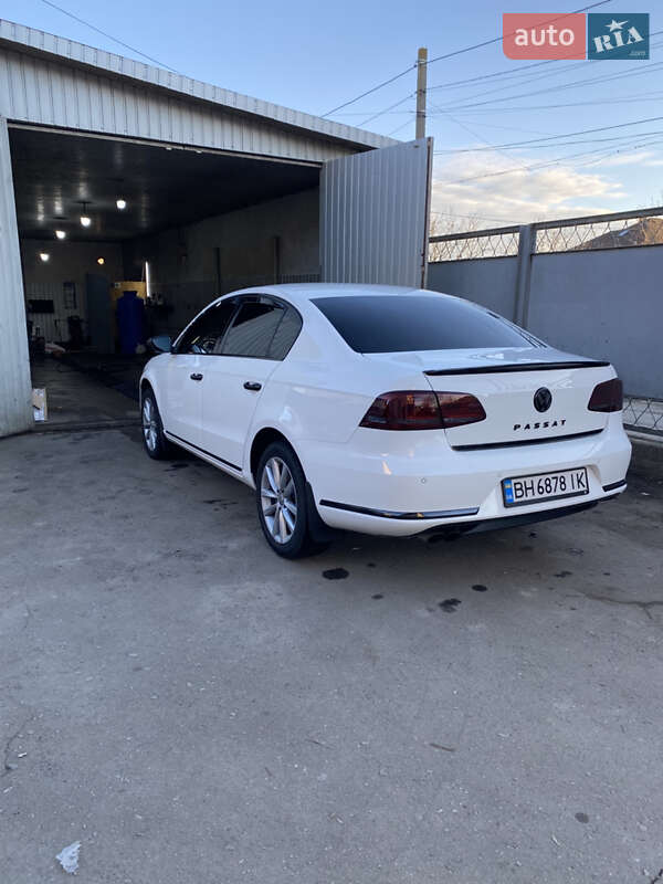 Седан Volkswagen Passat 2013 в Ізмаїлі