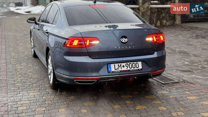 Седан Volkswagen Passat 2015 в Сваляве