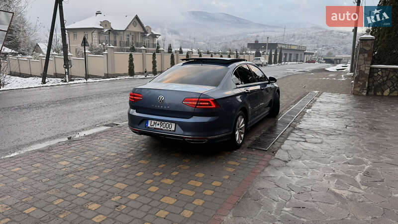 Седан Volkswagen Passat 2015 в Сваляве