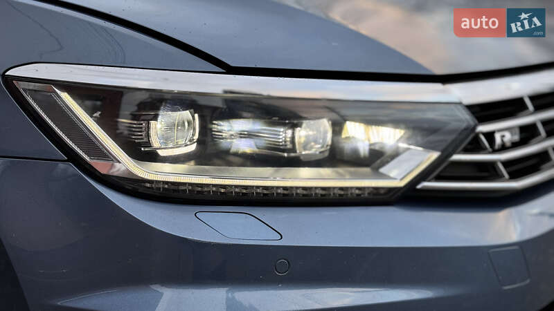 Седан Volkswagen Passat 2015 в Сваляве