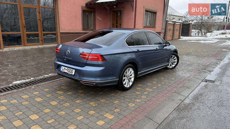 Седан Volkswagen Passat 2015 в Сваляве