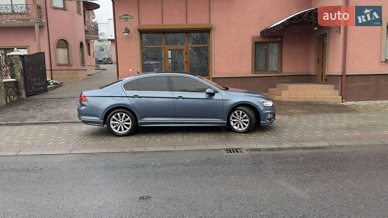 Седан Volkswagen Passat 2015 в Сваляве