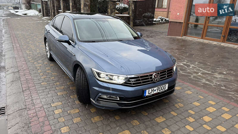 Седан Volkswagen Passat 2015 в Сваляве