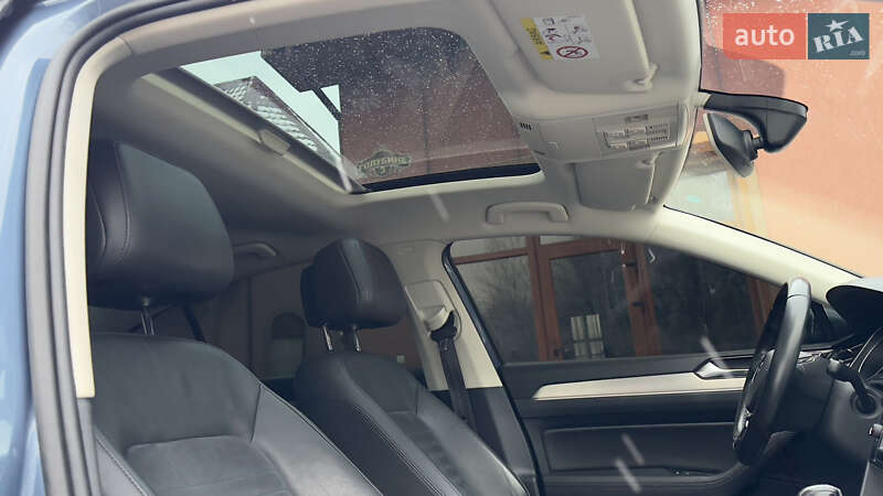 Седан Volkswagen Passat 2015 в Сваляве