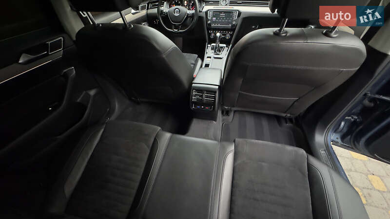 Седан Volkswagen Passat 2015 в Сваляве