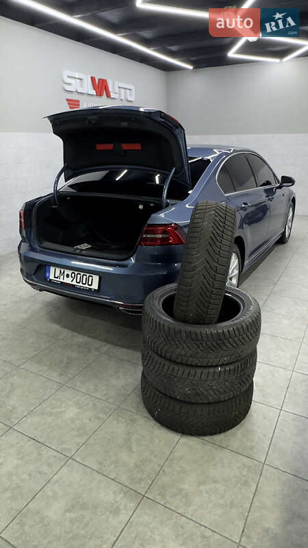 Седан Volkswagen Passat 2015 в Сваляве